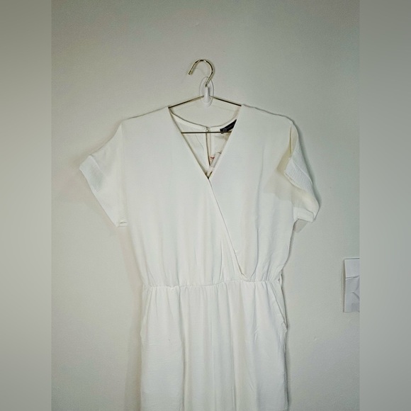 Pretty Garden White Jumpsuit Medium Wrap V-Neck Wide Leg One Piece Outfit - Picture 4 of 10